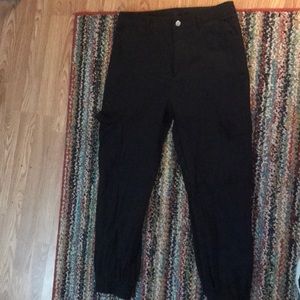 Women cargo pants fits like medium